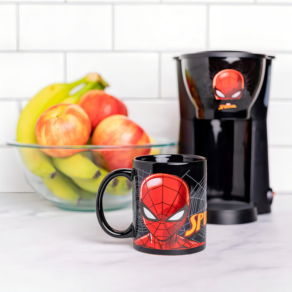 Uncanny Brands Spider-man Cafetera Con Taza Individual