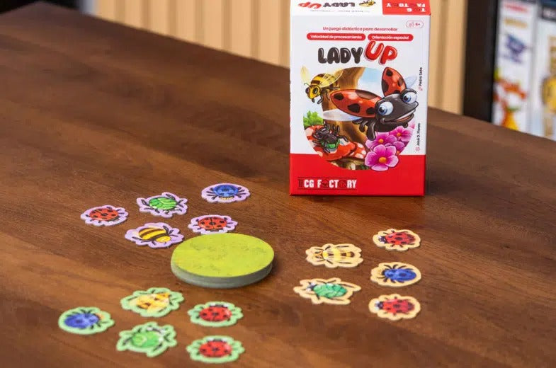 Lady Up Juego De Mesa Tcg Factory Para Niños 6+ Con 25 Fichas Y 80 Cartas