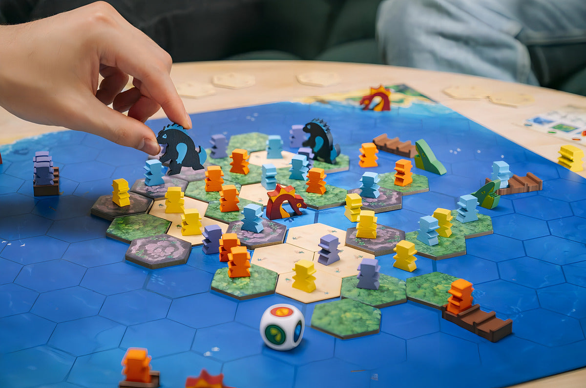 Juego De Mesa Survive The Island | Estrategia, Suspenso Y Aventuras | De 2 A 5 Jugadores | Tablero Con Criaturas, Volcanes Y Supervivientes | Diversión Familiar 8+