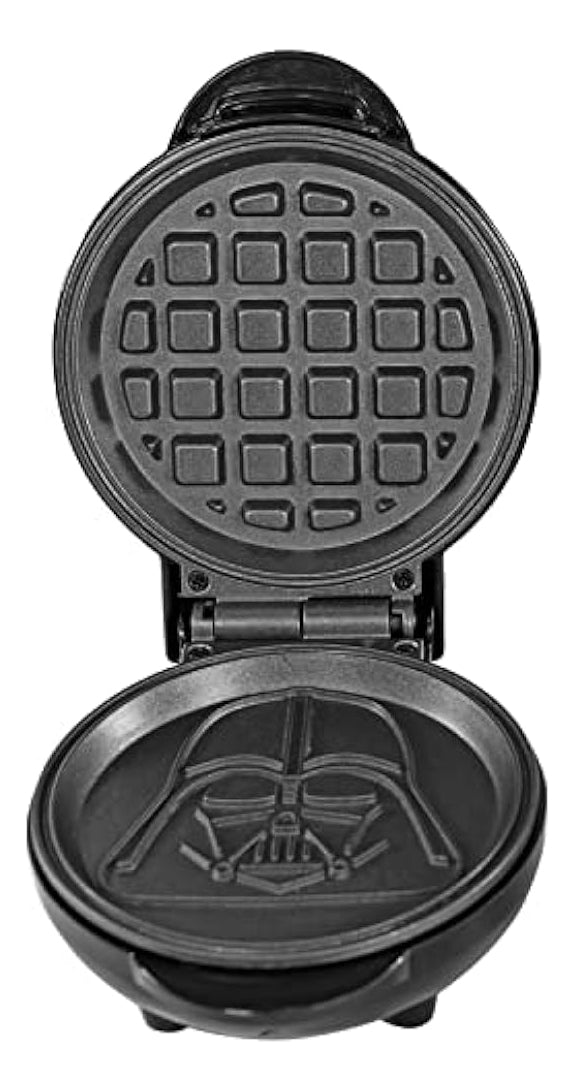 Uncanny Brands Darth Vader Mini Waffle Maker - Pequeño Elect