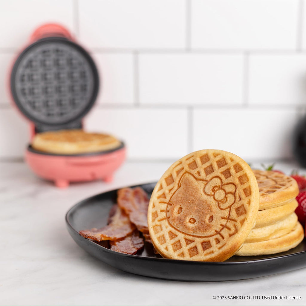 Hello Kitty Mini Wafflera Uncanny Brands Color Rosa Claro