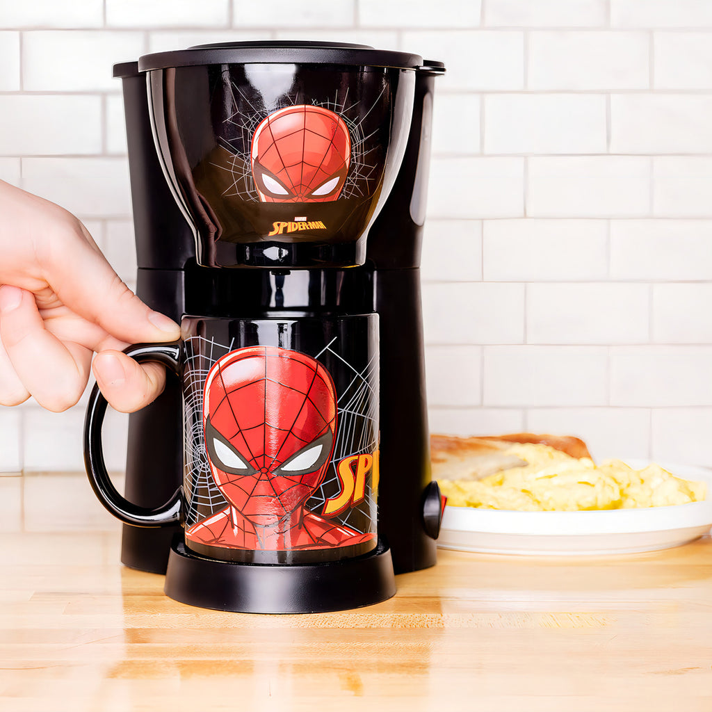 Uncanny Brands Spider-man Cafetera Con Taza Individual