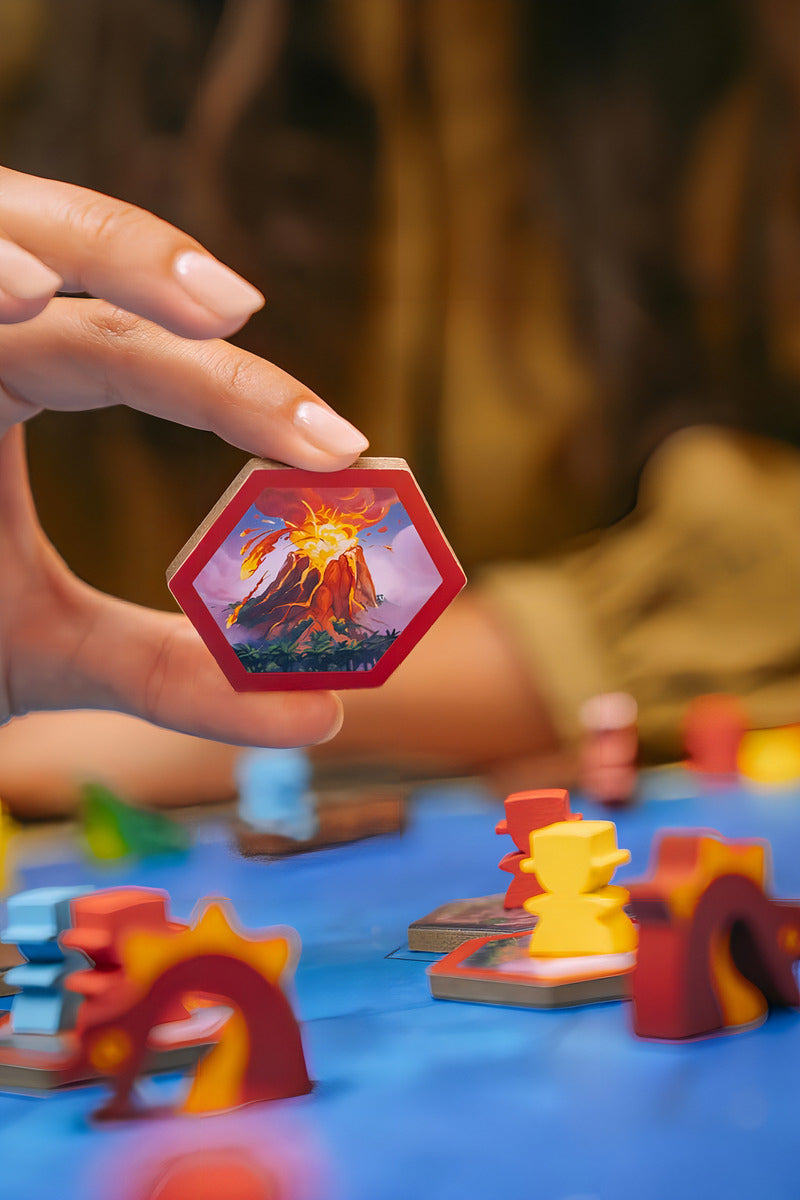 Juego De Mesa Survive The Island | Estrategia, Suspenso Y Aventuras | De 2 A 5 Jugadores | Tablero Con Criaturas, Volcanes Y Supervivientes | Diversión Familiar 8+