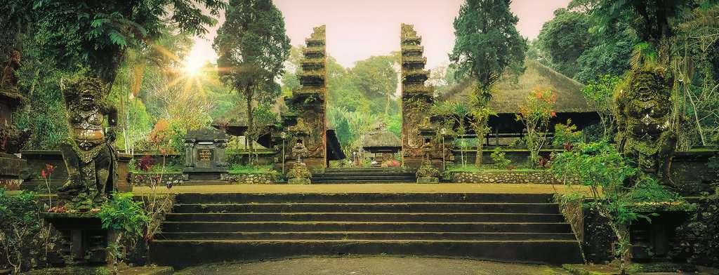Rompecabezas Ravensburger Templo Batukaru, Bali 1000pz
